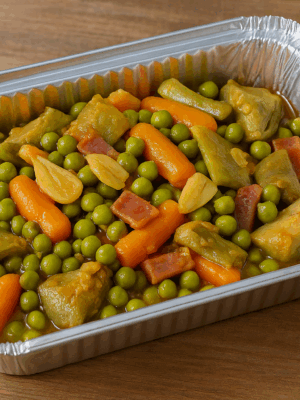 Alternative view of Menestra de verduras con jamon.