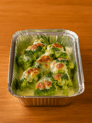 Alternative view of Brocoli con bechamel gratinado con queso.
